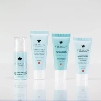 Collection complète de produits de soin L'Aubalieu en taille de voyage, présentée sur un fond blanc.
